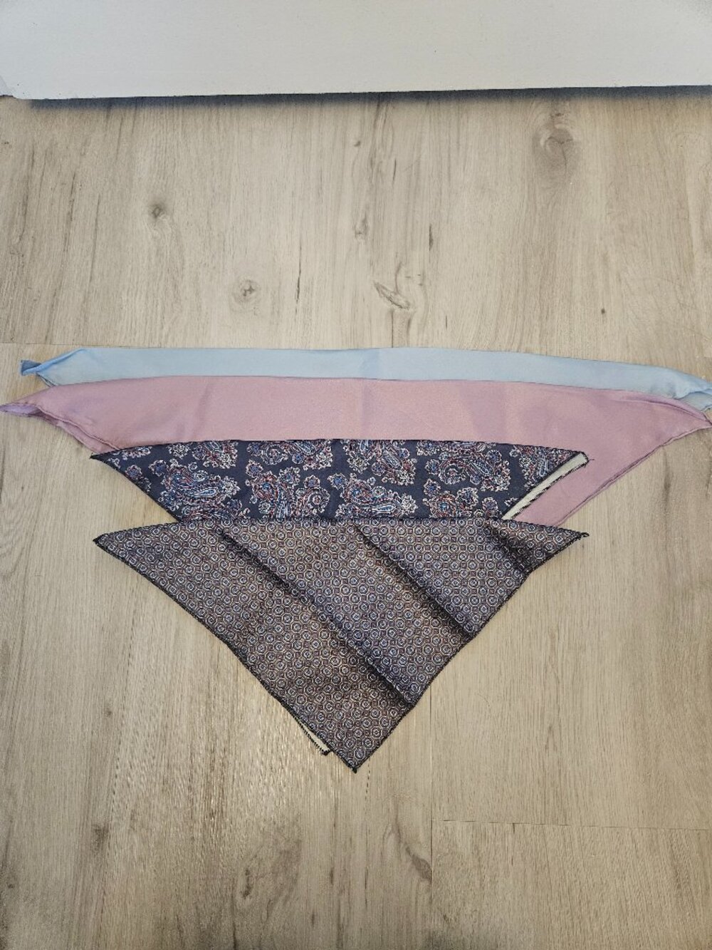 Stafford Suit Handkerchief Set